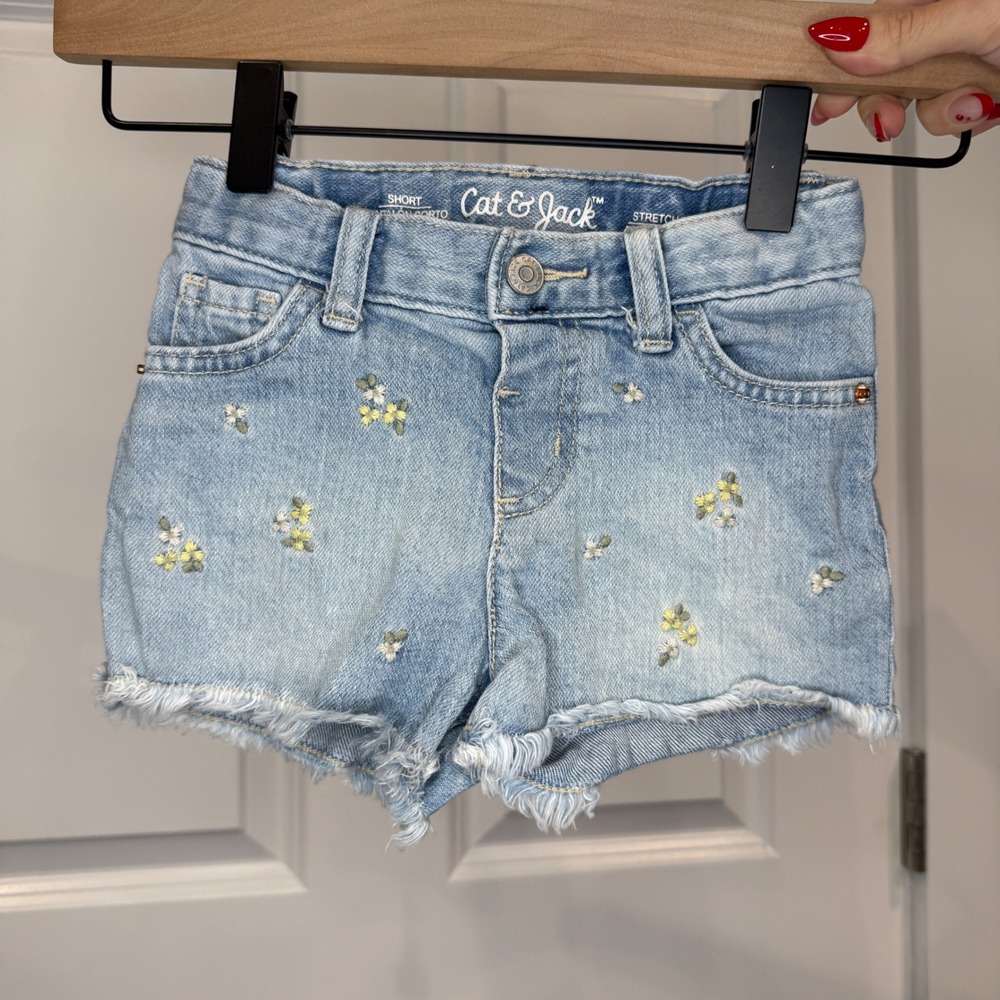 Cat & Jack Girls Light Wash Floral Embroidered Denim Shorts Size 3T Frayed Hem